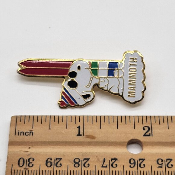 VTG 1971 Snoopy Collectible Pin MAMMOTH Skiing Peanuts Resort Joe Cool - Picture 6 of 6